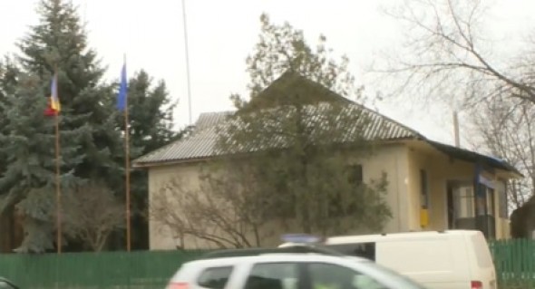 Au blocat traseul Chișinău-Leușeni. Localnicii din Lăpușna revoltați după ce sediul primăriei a ajuns în proprietatea unui consilier